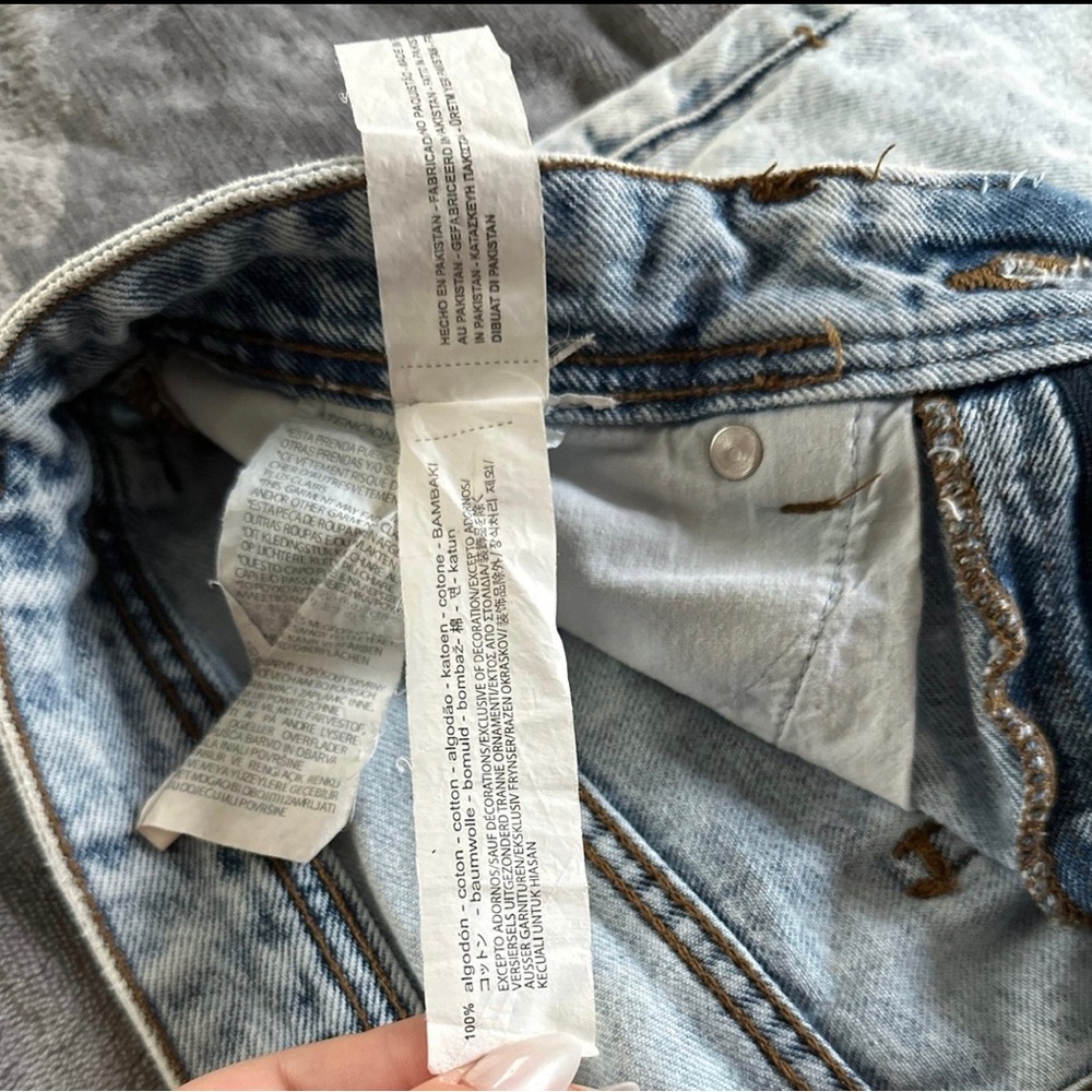 Bershka Denim 90s Wash Distressed Jean Shorts Size 31 - Picture 4 of 4